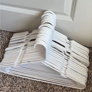 Hangers (26)